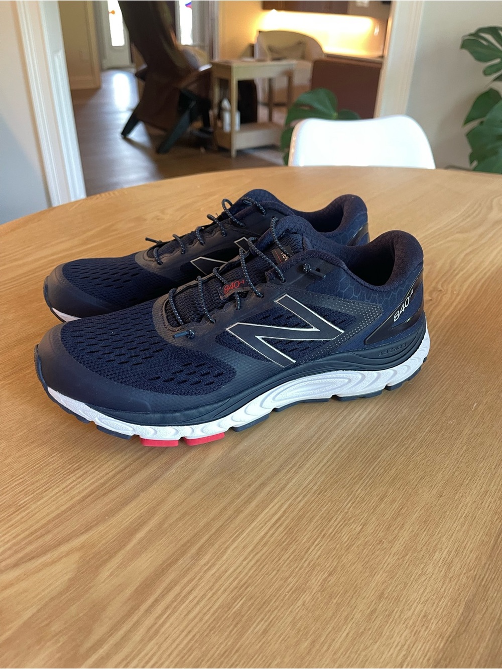 New Balance Women's 840 V4 Running Shoe size 9